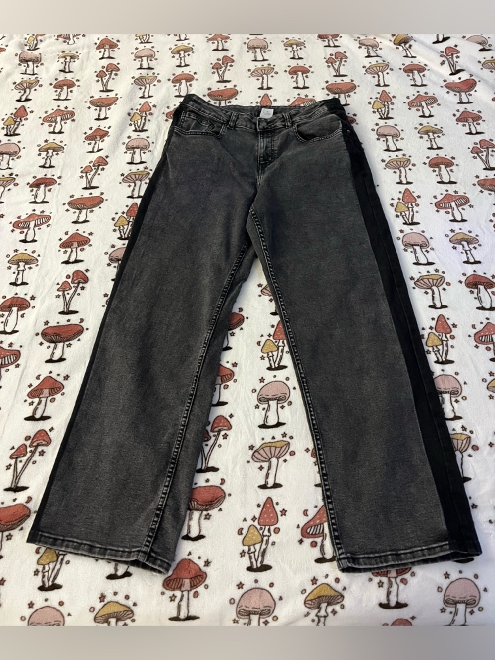 Time and Tru Women's Two-Tone Black and Gray Straight-Leg Jeans
